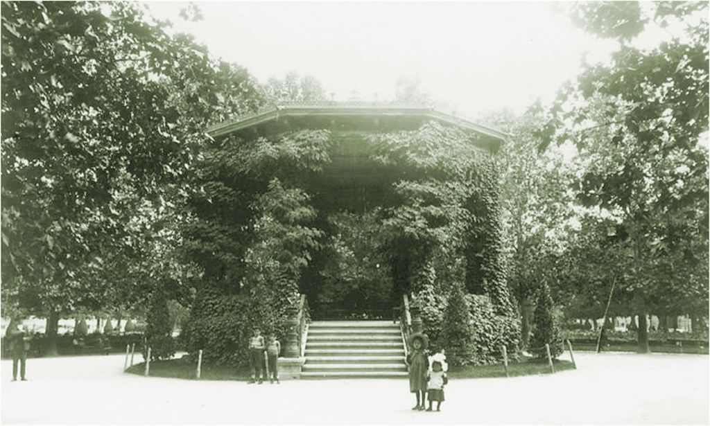 Zrinjevac, paviljon u zelenilu